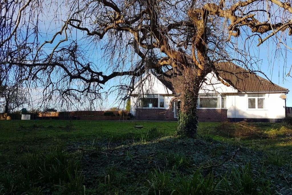 4 Bedroom Country Home Bristol Exterior photo